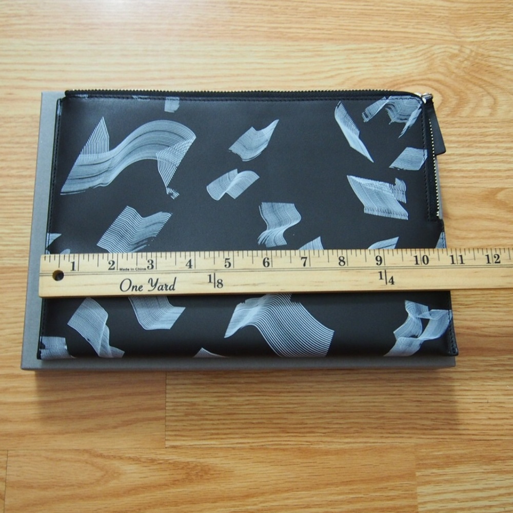 * Everlane Leather Pouch - Picture 6 of 6
